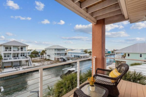 Waterfront Living, STEPS to the BEACH, Sleeps 15!